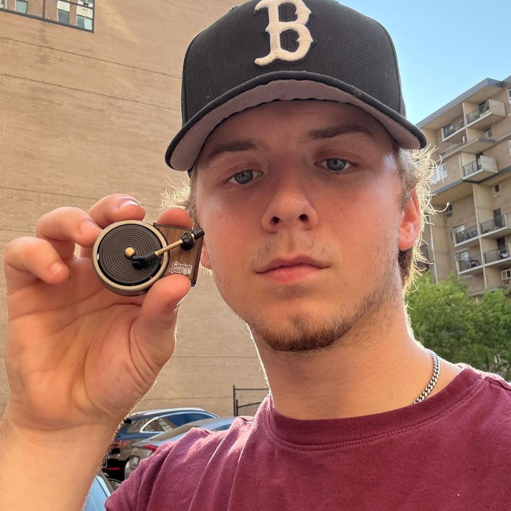 files/THE_ULTIMATE_CUSTOM_GIFT_CAR_UPGRADE_A_MINI_VINYL_AIR_FRESHENER_THAT_SPINS_6_-min.jpg